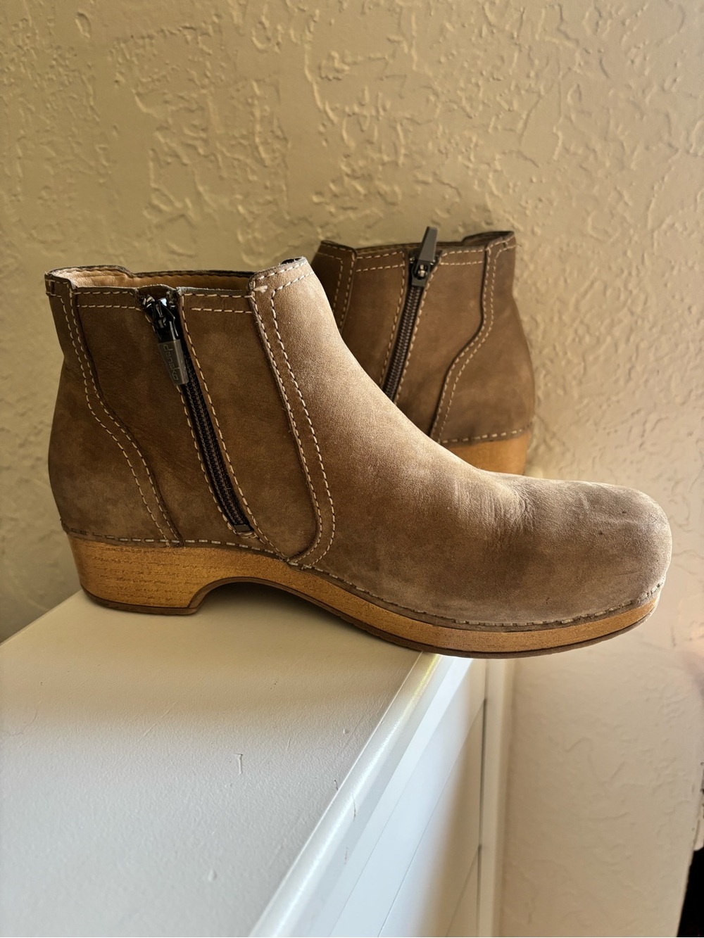DANSKO Women's Tan Nubuck Leather 'Barbara' Ankle Boots Size 40 US 9.5/10 - Picture 6 of 16